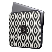 Stilvolles Chic Black Ivory Diamond Ikat Monogram Laptopschutzhülle (Vorderseite Links)