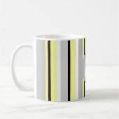 Stilvolles gelb und grau gestreiftes Monogramm Kaffeetasse (Links)