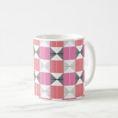 Stilvolles geometrisches rosa und schwarzes Muster Kaffeetasse (VorderseiteRechts)