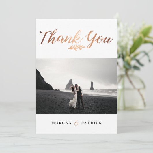 Stilvolles Gold Script Wedding Foto Dankeskarte (Stehend Vorderseite)