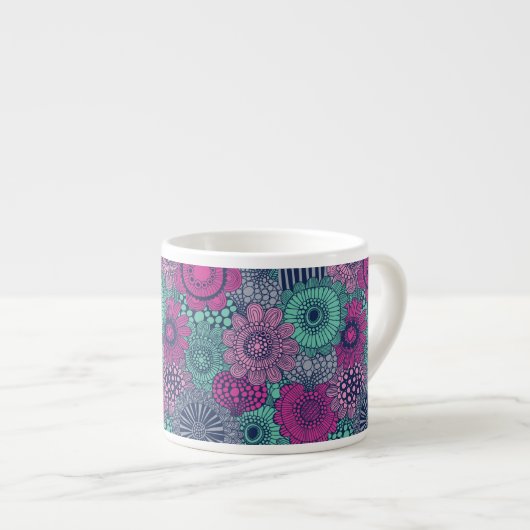 Stilvolles, helles Muster aus wunderschönen Blumen Espressotasse (Vorderseite Rechts)