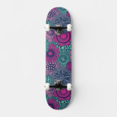 Stilvolles helles Muster der herrlichen Blumen Skateboard (Vorderseite)
