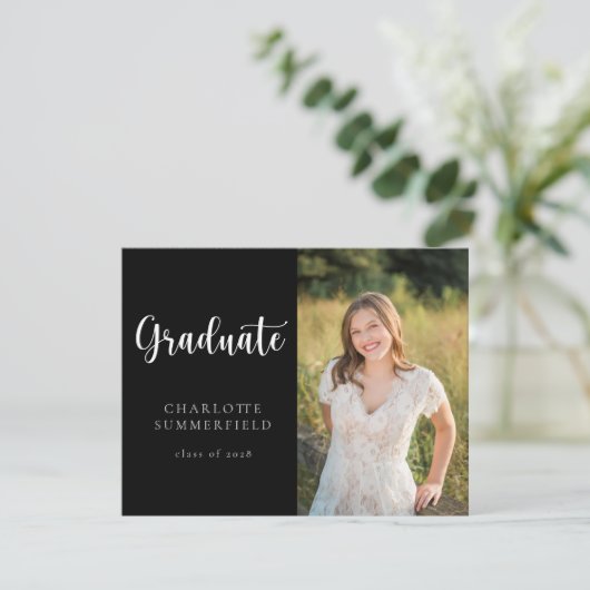 Stilvolles Lässiges Script-Foto | ABSCHLUSS Einladung (Stehend Vorderseite)