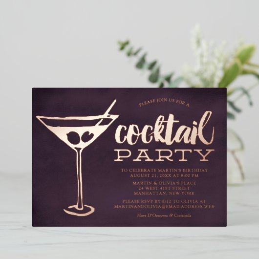 Stilvolles Lila Martini-Glass-Cocktail-Party Folieneinladung (Stehend vorne)
