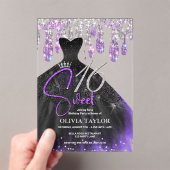 Stilvolles lila schwarzes Kleid süß 16 Monogramm Acryleinladungen (Insitu (Handheld))