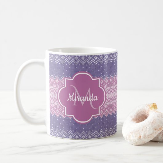 Stilvolles Lila Strick-Muster mit Monogramm und Na Kaffeetasse (Mit Donut)
