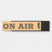 Stilvolles Mikrofon, auf dem Schild der Lufttür (Vorderseite )