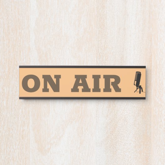 Stilvolles Mikrofon, auf dem Schild der Lufttür (Vorderseite )