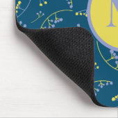 Stilvolles, monogramm-gelbes Lillac-Beerenmuster Mousepad (Ecke)