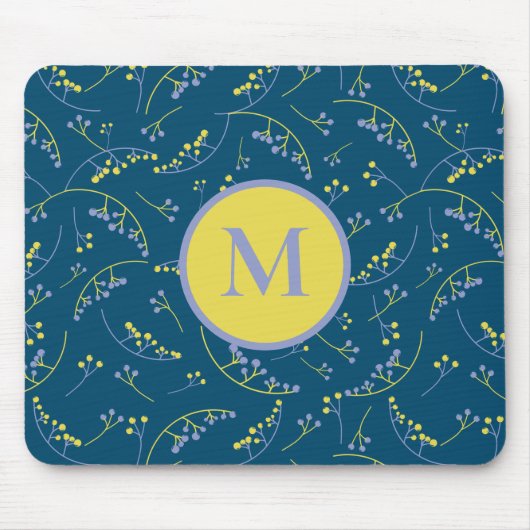 Stilvolles, monogramm-gelbes Lillac-Beerenmuster Mousepad (Vorne)