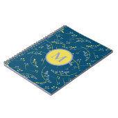 Stilvolles, monogramm-gelbes Lillac-Beerenmuster Notizblock (Linke Seite)