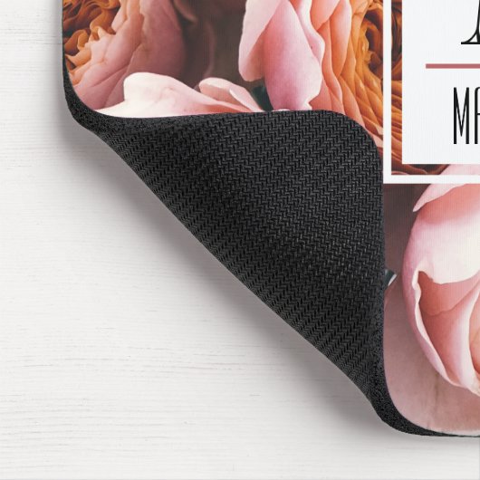 Stilvolles monogramm rosa rosa, modernes, blumenge mousepad (Ecke)
