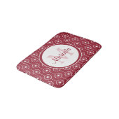 Stilvolles Monogramm Rotes und Weißes Herz mit Nam Badematte (Schrägansicht)