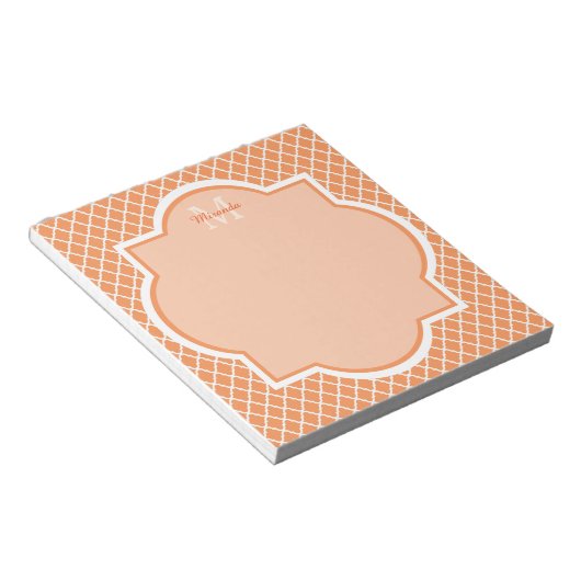 Stilvolles Orange Quatrefolienmonogramm mit Name Notizblock (angewinkelt)