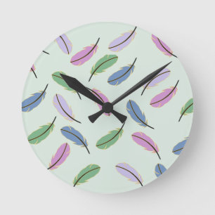 Stilvolles Pastell-Federn-Muster Runde Wanduhr