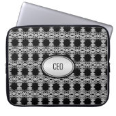 Stilvolles quadratisches Muster in Schwarz und Sil Laptopschutzhülle (Vorderseite)