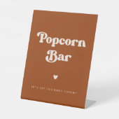 Stilvolles Retro Burnt Orange Wedding Popcorn Bar Sockelschild (Vorderseite)