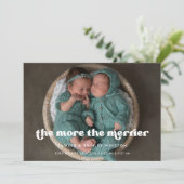 Stilvolles Retro Je mehr die besseren Zwillinge Fo Ankündigung (Stehend Vorderseite)