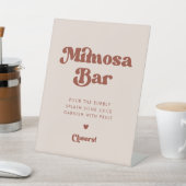 Stilvolles Retro Peach Pink Wedding Mimosa Bar Sockelschild (In SItu)