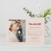 Stilvolles Retro Peach Pink Wir machen noch Foto Einladung (Stehend Vorderseite)