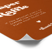 Stilvolles Retro-Zeichen Burnt Orange Diaper Raffl Poster (Ecke)