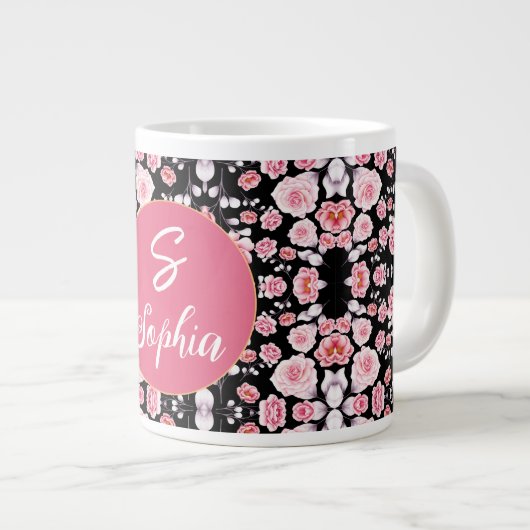 Stilvolles rosa Blumenmuster Script Mit Monogramm Jumbo-Tasse (Vorderseite Rechts)
