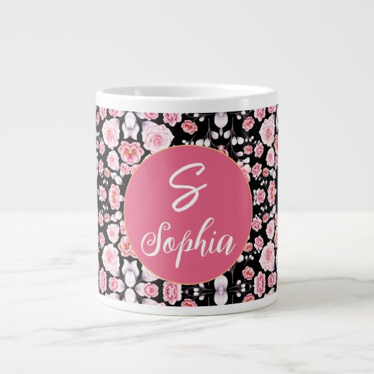 Stilvolles rosa Blumenmuster Script Mit Monogramm Jumbo-Tasse (Vorderseite)