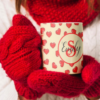 Stilvolles Rotes Herzmuster auf beige mit Monogram Kaffeetasse
