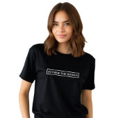 Stilvolles Schwarz im Freien - das Slogan T-Shirt