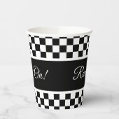 Stilvolles Schwarz-Weiß-Schachbrett Pappbecher (Links)