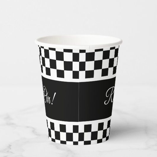 Stilvolles Schwarz-Weiß-Schachbrett Pappbecher (Rechts)