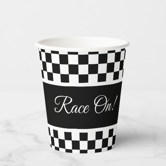 Stilvolles Schwarz-Weiß-Schachbrett Pappbecher (Vorderseite)