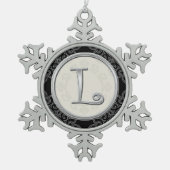 Stilvolles silbernes Monogramm L Weihnachten Schneeflocken Zinn-Ornament (Vorderseite)