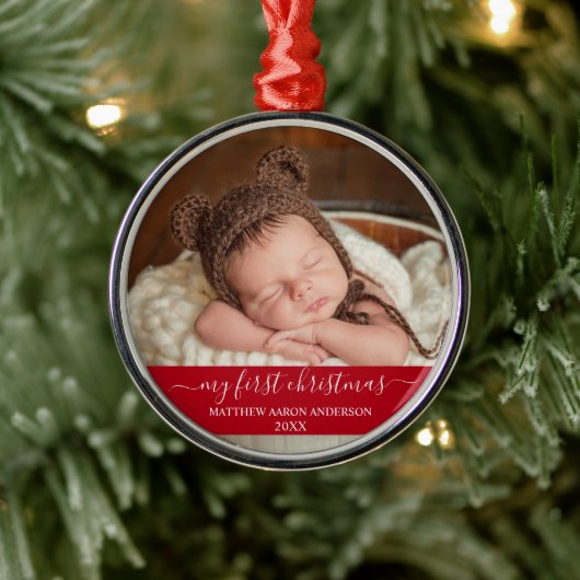 Stilvolles Skript Mein erstes Weihnachtsbaby Red Ornament Aus Metall (Baum)