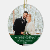 Stilvolles Skript Unser erstes Weihnachtsgrün Keramik Ornament (Links)