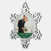 Stilvolles Skript Unser erstes Weihnachtsgrün Schneeflocken Zinn-Ornament (Rechts)