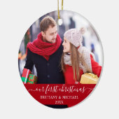 Stilvolles Skript Unser erstes Weihnachtspaar Rot Keramik Ornament (Links)