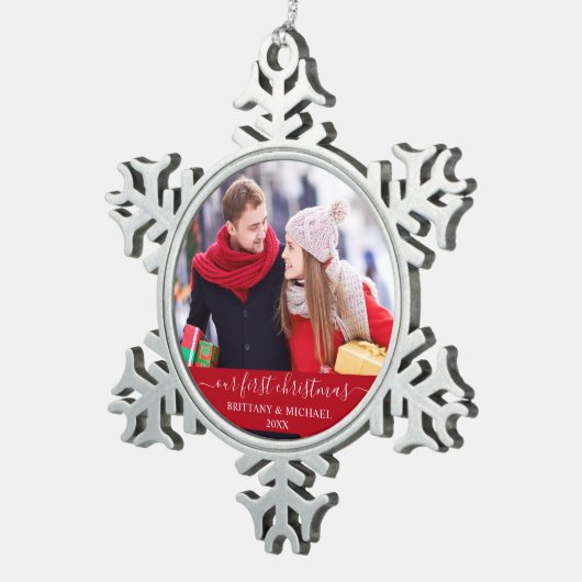 Stilvolles Skript Unser erstes Weihnachtspaar Rot Schneeflocken Zinn-Ornament (Rechts)