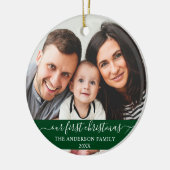 Stilvolles Skript Unsere erste Weihnachtsfamilie G Keramik Ornament (Links)