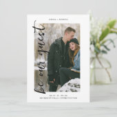 Stilvolles Trendy Foto ist unser Gast QR Wedding Save The Date (Stehend Vorderseite)