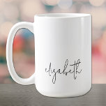 Stilvolles Vorname Minimalistisches Skript Kaffeetasse<br><div class="desc">Die Minimalistische Kaffee-Tasse zeigt Ihren Vornamen in Schwarz in einem schicken Buchstaben. PASSENDE Artikel in unserer Sammlung.</div>