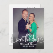 Stilvolles White Script Wedding Foto Save the Date Ankündigungspostkarte (Vorne/Hinten)