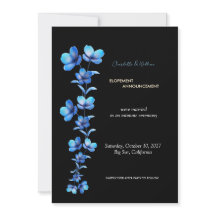 Stimmungsvolle schwarze und blaue Blumen-Elopement