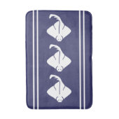 STING RAY White auf blaue Tischlampe Badematte (Vorderseite Vertikal)