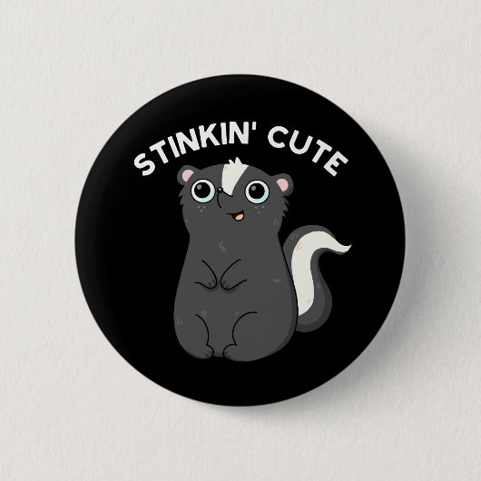 Stinkin Niedlich Adorable Skunk Pun Dark BG Button (Vorderseite)