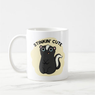 Stinkin Niedlich Funny Skunk Pun Kaffeetasse