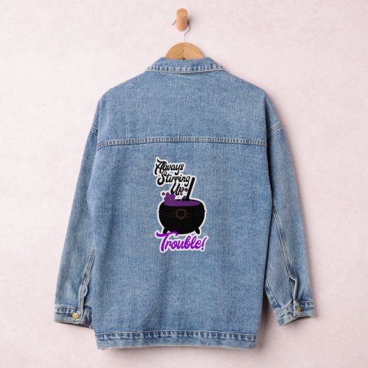Stirring Up Trouble Cauldron Halloween Slogan Jeansjacke (Hangar)