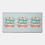 Stitching Together Erinnerungen Stickerei Art Schreibtischunterlage (Vorderseite)