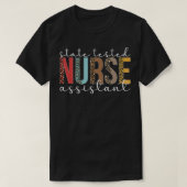 STNA Leopard Staat Tested Nursing Assistant T-Shirt (Design vorne)