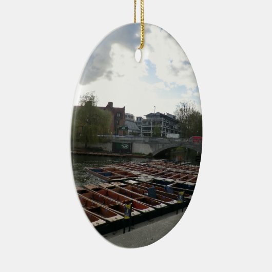 Stocherkähne auf dem Fluss-Nocken in Cambridge Keramik Ornament (Rechts)